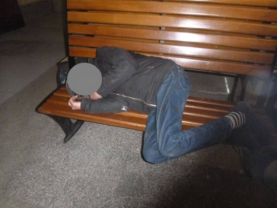 Dyżurny odbiera mnóstwo telefonów