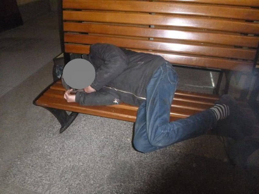 Dyżurny odbiera mnóstwo telefonów