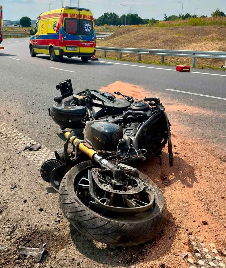 N Motocyklista uderzył w bariery energochłonne