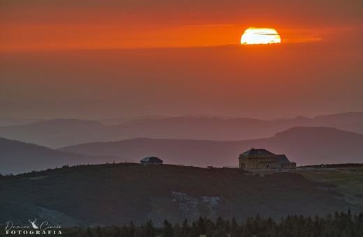 Zaćmienie Słońca nad Karkonoszami. O której patrzeć i jak przygotowuje się Damian Cincio