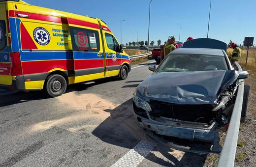 Wypadek na ekspresówce, kierująca w szpitalu, droga zablokowana!