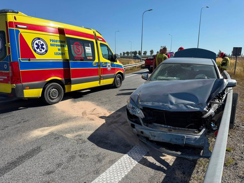 Wypadek na ekspresówce, kierująca w szpitalu, droga zablokowana!