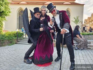 Mroczny strój a wiara. W co wierzą uczestnicy Castle Party?