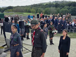 Przez obóz przeszło 120.000 więźniów, dziś uczczono ich pamięć