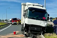 Kierowca ciężarówki na wyrobił na "ślimaku"