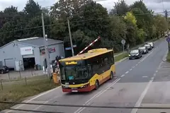 Plaga na przejazdach. Kierowcy ryzykują życie