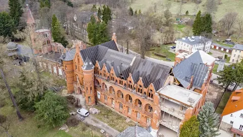 Kiedyś nosiło nazwę "Śląskiego Davos", a niedawno zyskało miano najpiękniejszej wsi dolnośląskiej