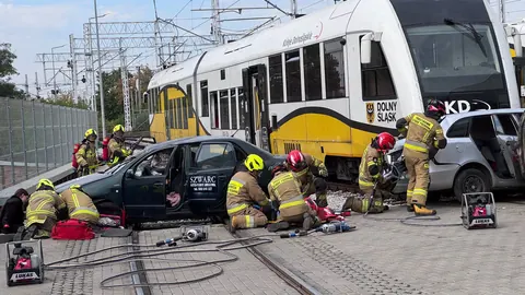 Wypadek na przejeździe kolejowym - w akcji ponad setka strażaków!