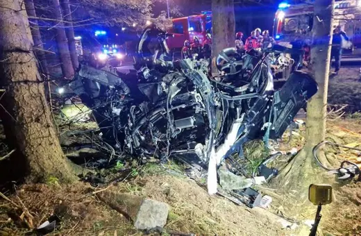 Podwójna śmierć na drodze! Czy jechali prawie 200km/h?