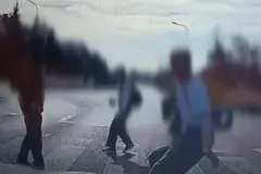 Dramatyczne chwile na przejściu dla pieszych. Policja prosi o ostrożność [WIDEO]